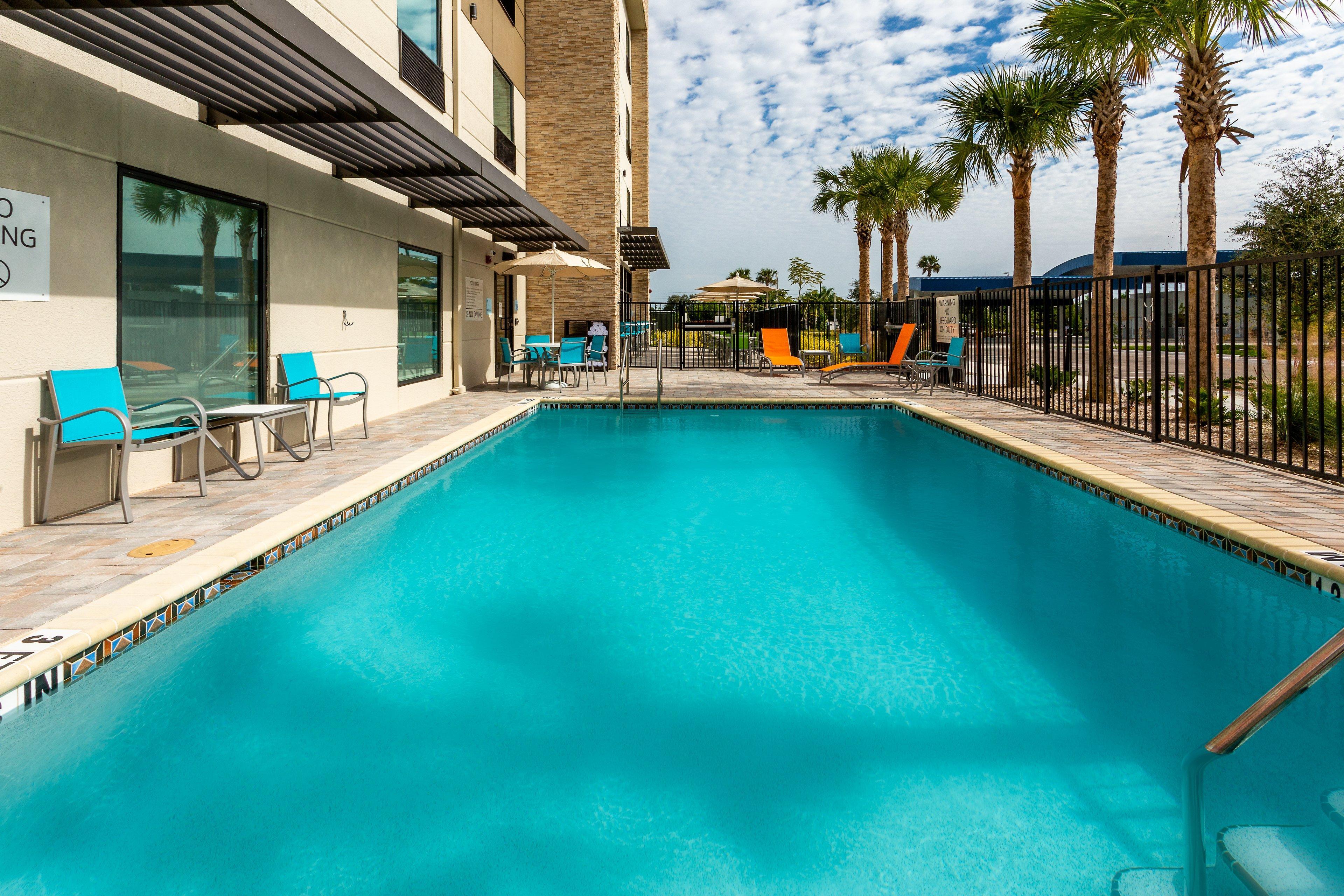Holiday Inn Express & Suites Ft Myers Beach-Sanibel Gateway By Ihg Fort Myers Beach Ngoại thất bức ảnh